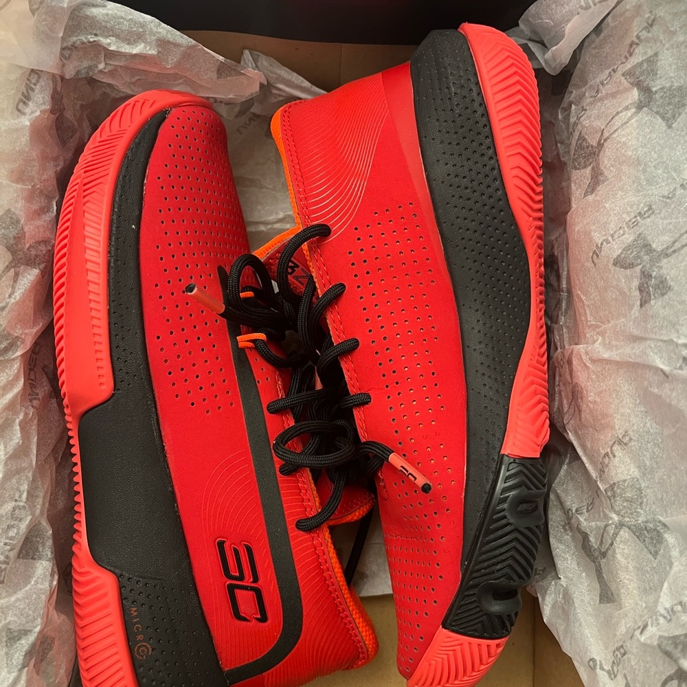 🔥 Brand New Kids, Stephen Curry Red Sneakers 🔥